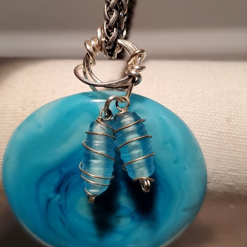 ๐ฆ NIB BLUE GLASS BEADED NECKLACE